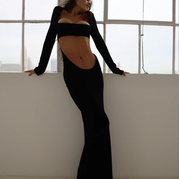 GRANDE FINALE GOWN BLACK MIRROR PALAIS ( SOLD OUT ) - Picture 3 of 5